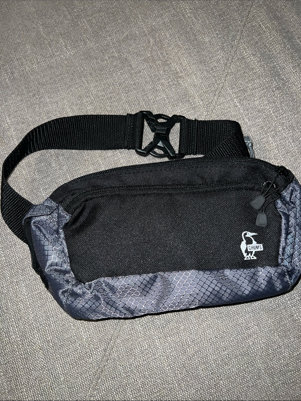 CHUMS Black & Gray Men’s Waist Bag — Lightweight Belt Pack